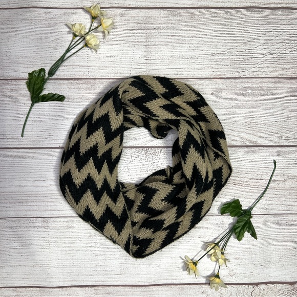 Chevron Infinity Scarf - Picture 4 of 9